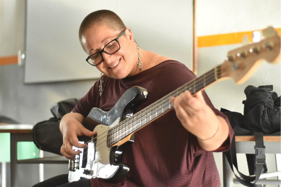 ACTIVIDADES-EN-LA-ESCUELA-DE-MUSICA-45-1-1-900x600