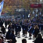 Hay tiempo hasta el miércoles 15 para inscribirse al desfile del 25 de Mayo