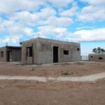 Las nuevas viviendas de La Punta lucen revoques y tendrán llenado de losas